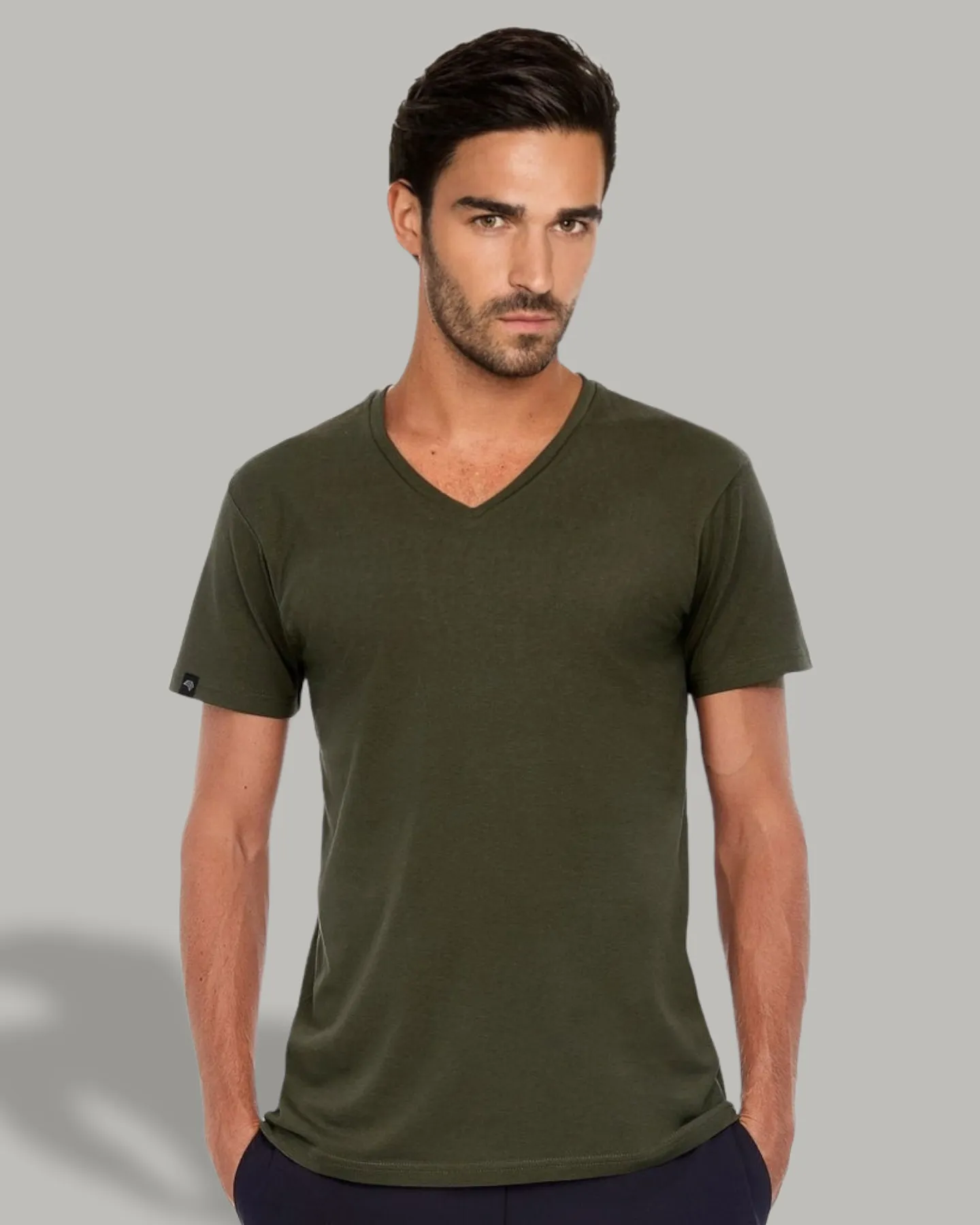 BAC TM044 ― Unisex Bio-Baumwolle V-Neck T-Shirt - Olive Grün