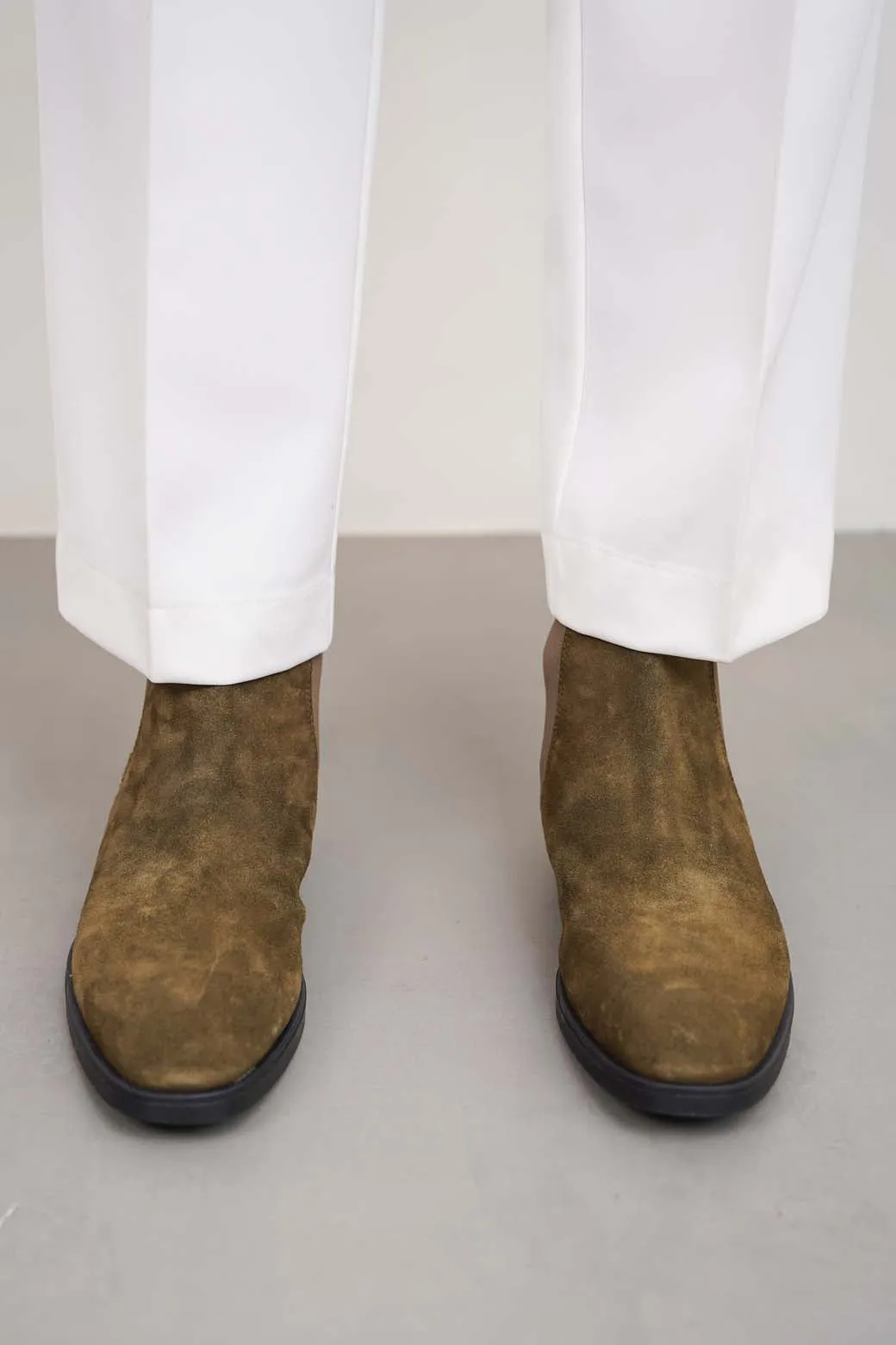 CLASSIC CHELSEA BOOTS