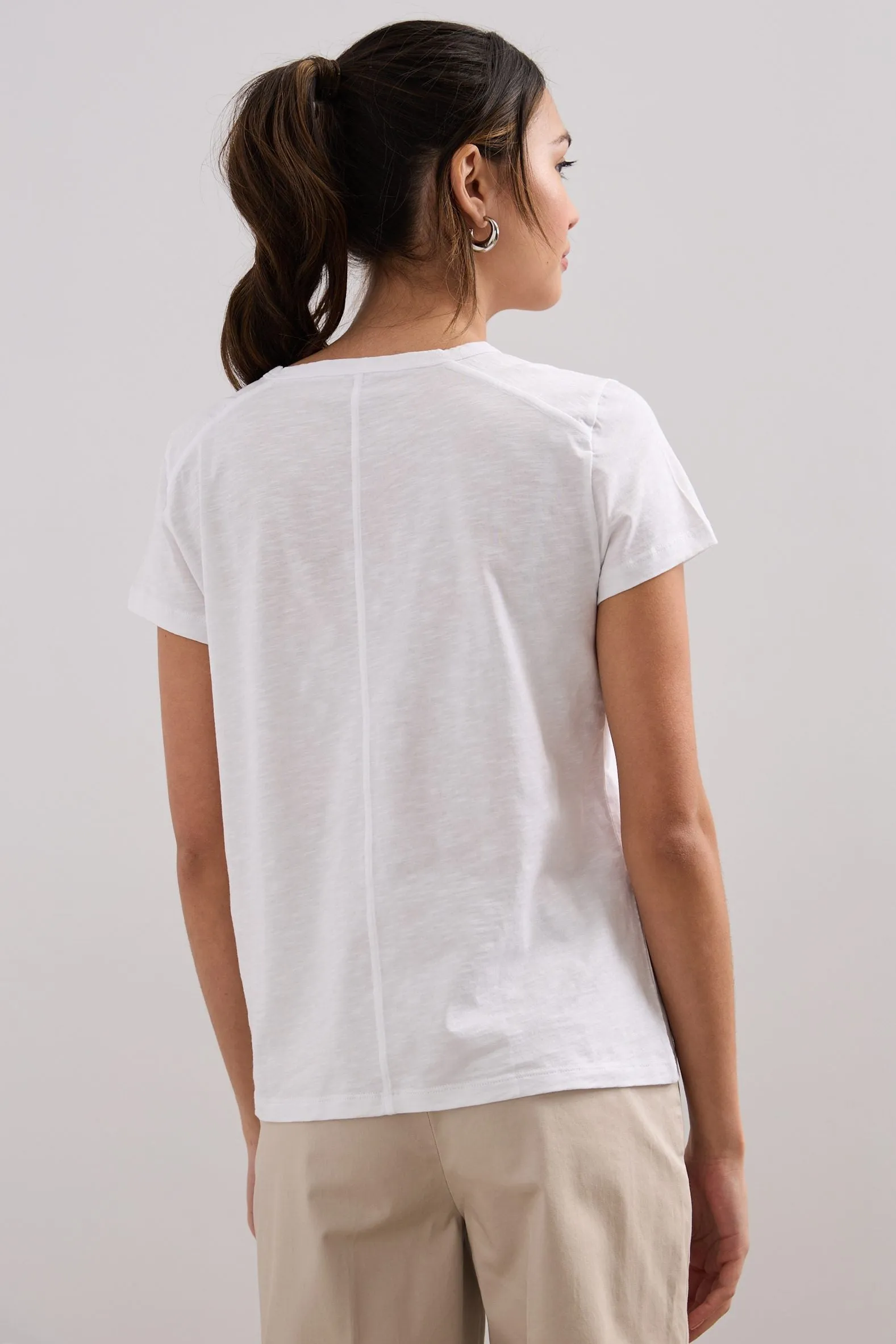 Essential v neck t-shirt