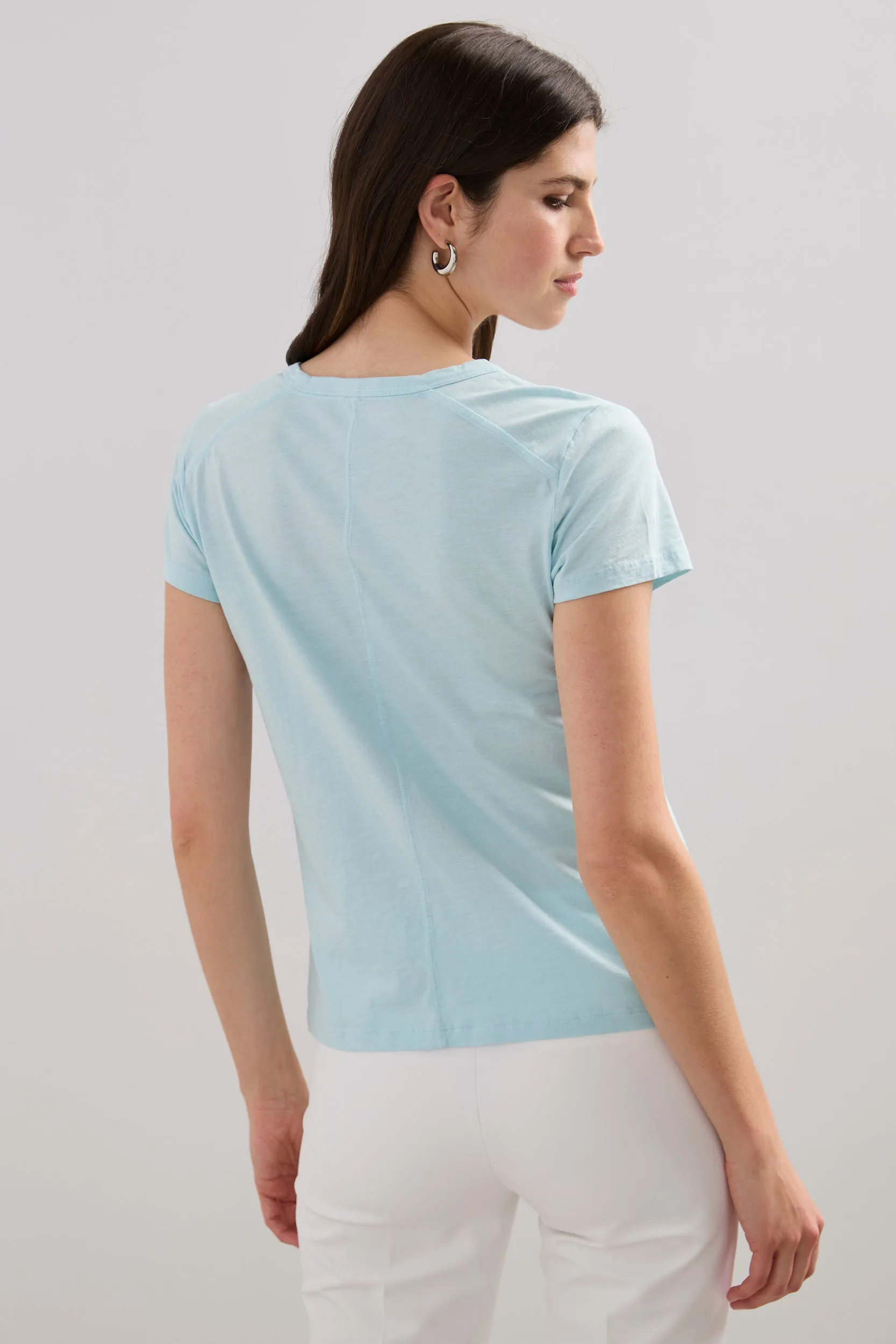 Essential v neck t-shirt