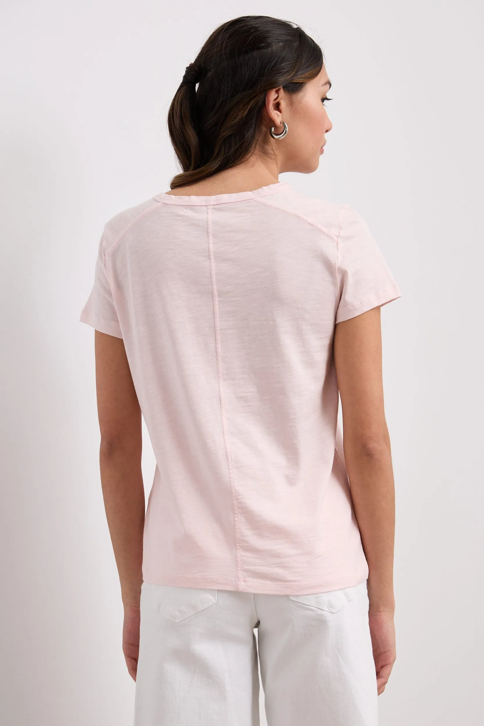 Essential v neck t-shirt