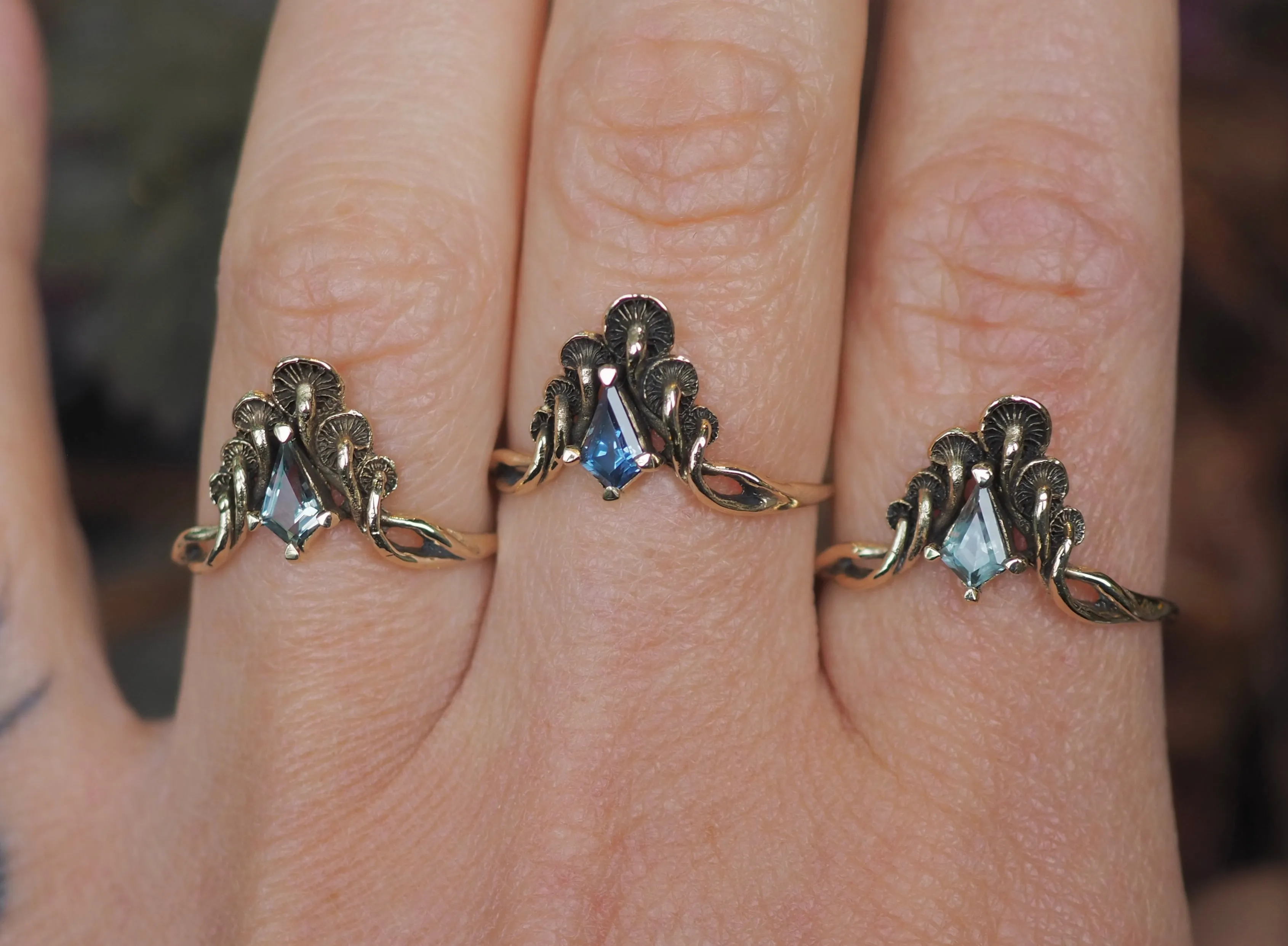 Mushroom peak ring