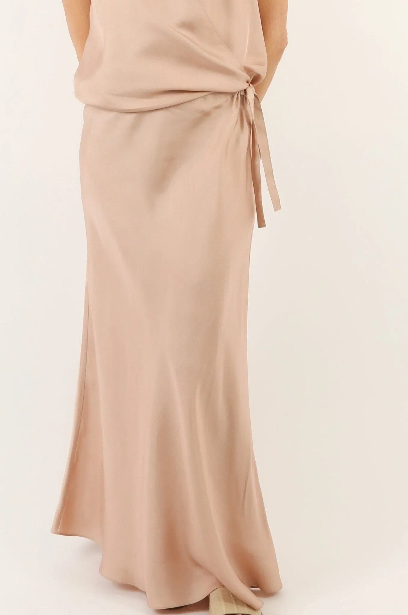 NAHLA SILK TWILL SKIRT IN ROSE BEIGE